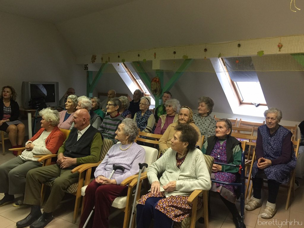 A Fényes-házban járt a Bihari Mézlovagrend 05